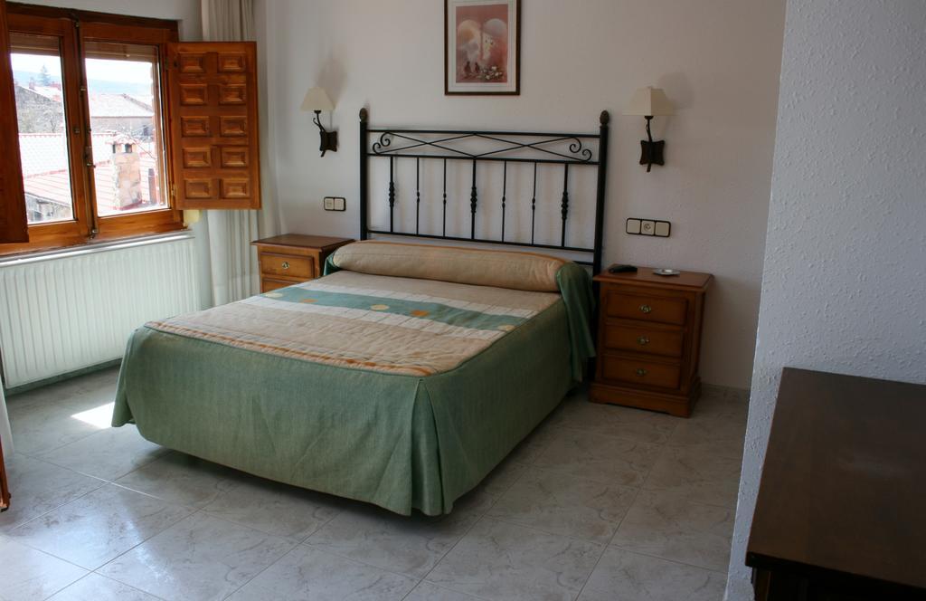 Hostal Visontium Vinuesa Luaran gambar